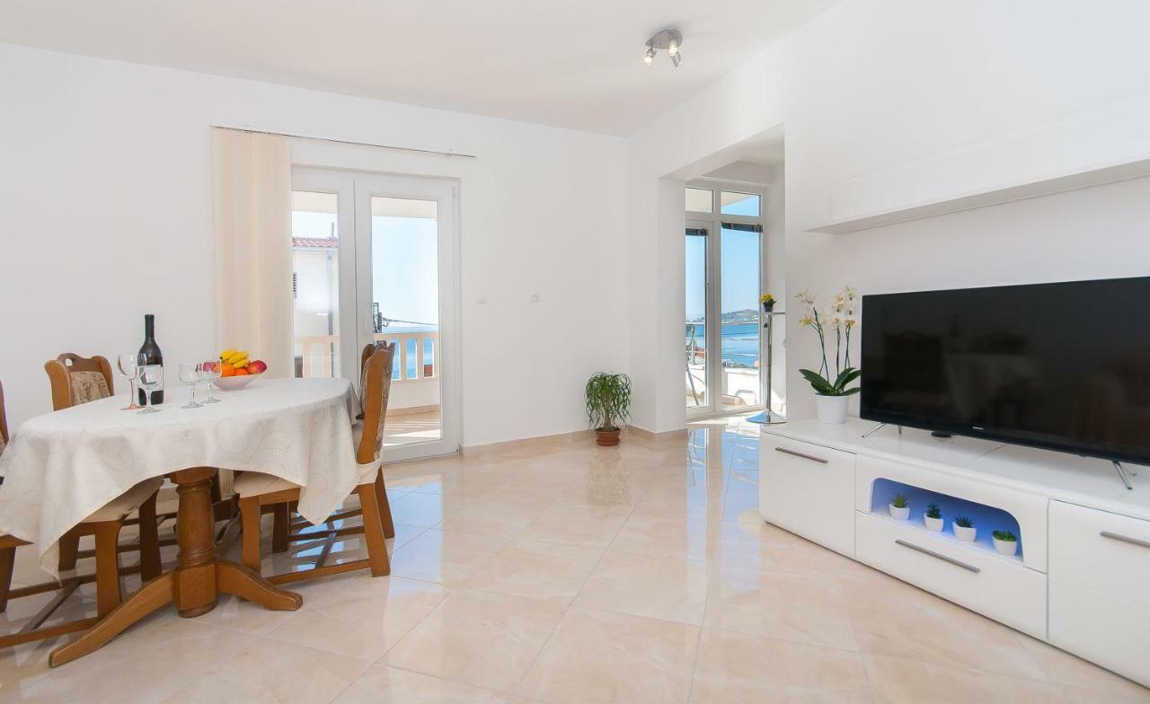 Apartment Ines Omis Exterior photo