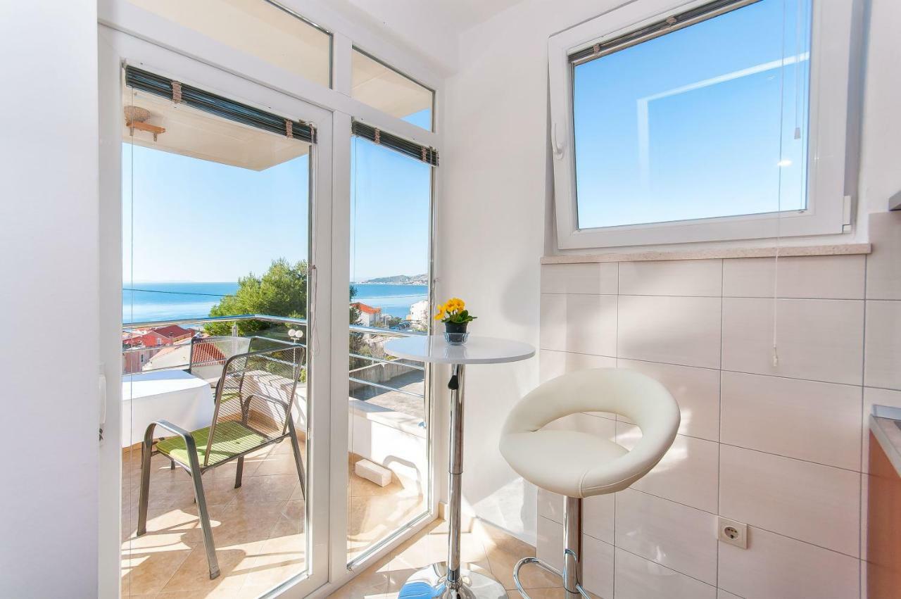 Apartment Ines Omis Exterior photo